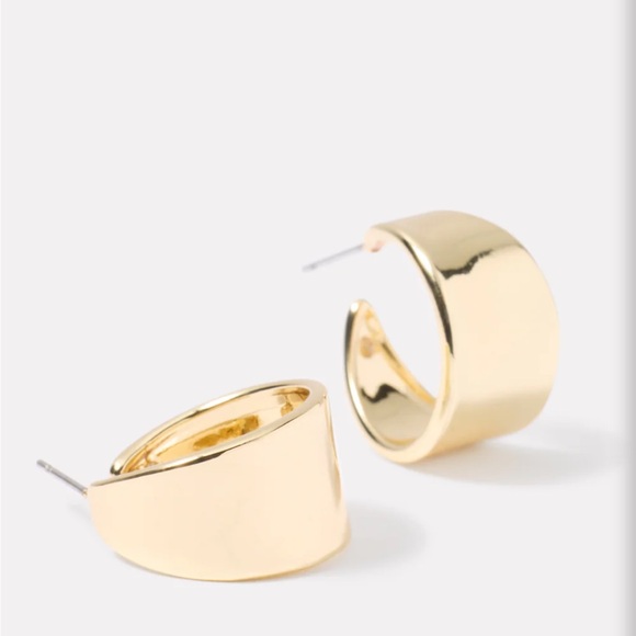 Evereve Jewelry - Evereve Gold Statement Earrings